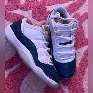 Jordan 11 low navy snakeskin
